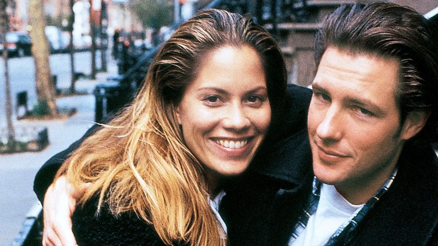 Kleines Budget, großer Erfolg: Für "Kleine Sünden unter Brüdern" (1995) wurde Regisseur und Hauptdarsteller Edward Burns nicht nur beim renommierten Sundance-Festival ausgezeichnet. Die romantische Komödie, die mit einem knappen Budget von 28.000 Dollar gedreht wurde, wurde für ihre realistischen Dialoge und die genaue Darstellung der irisch-amerikanischen Gesellschaft gelobt und spielte 10 Millionen Dollar ein