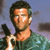 Die Erde ist verwüstet, die Ordnung zerfallen, einer der letzten aufrechten Gesetzeshüter ist Max (Mel Gibson): Bis heute ist es erstaunlich, wie Regisseur George Miller es mit einem Budget von nur 200.000 Dollar schaffte, einen der eindrucksvollsten Endzeitfilme aller Zeiten zu erschaffen. Mit einem Einspielergebnis von 99,75 Millionen Dollar nahm "Mad Max" (1979) fast das 500-fache des Budgets ein