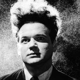 "Eraserhead" (1977), der erste Spielfilm von Meisterregisseur David Lynch, entzieht sich einer einfachen Genre-Einordnung und ist in vielerlei Hinsicht kaum zu fassen: Der in Schwarz-Weiß gedrehte Schocker ist zu einem Kultfilm geworden und spielte 7 Millionen Dollar ein – bei einem Budget von gerade mal 10.000 Dollar