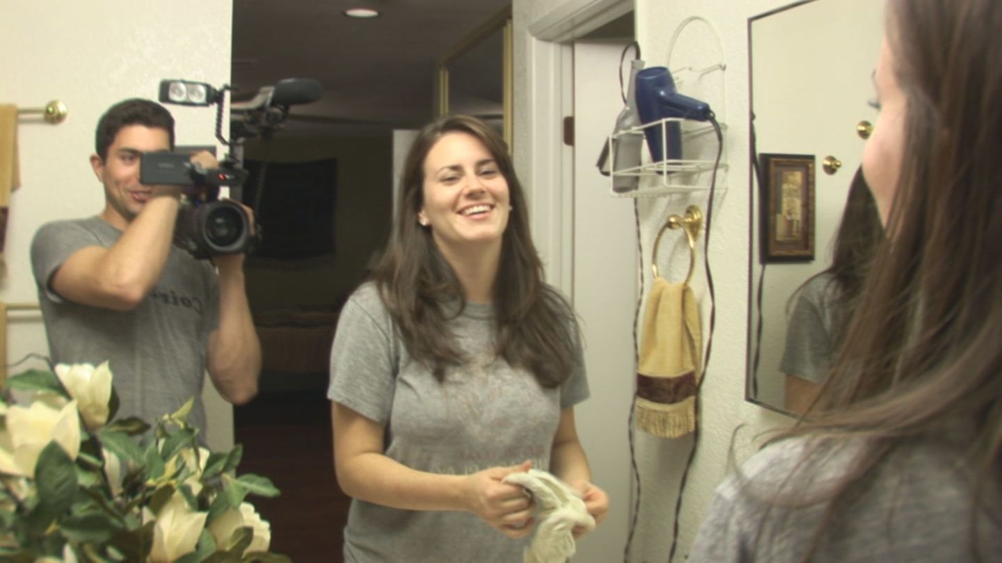 Noch profitabler war "Paranormal Activity" (2007): Regisseur Oren Peli schaffte es mit einem Budget von nur 15.000 Dollar, einen echten Found-Footage-Blockbuster zu drehen. 193,4 Millionen Dollar spielte der Horrorfilm, in dem ein Paar in seinem Haus von einer dämonischen Präsenz verfolgt wird, weltweit ein – also fast das 13.000-fache seines Budgets