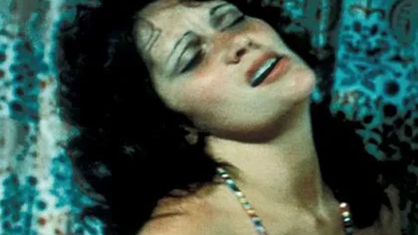 Es gibt Quellen, die behaupten, dass "Deep Throat" (1972) bis zu 600 Millionen Dollar einspielte, was den Pornofilm, gemessen an seinem Budget von 25.000 Dollar, zum profitabelsten aller Zeiten machen würde. Sicher ist: Der Film löste damals wegen seines expliziten sexuellen Inhalts Kontroversen aus und wurde zu einem kulturellen Phänomen