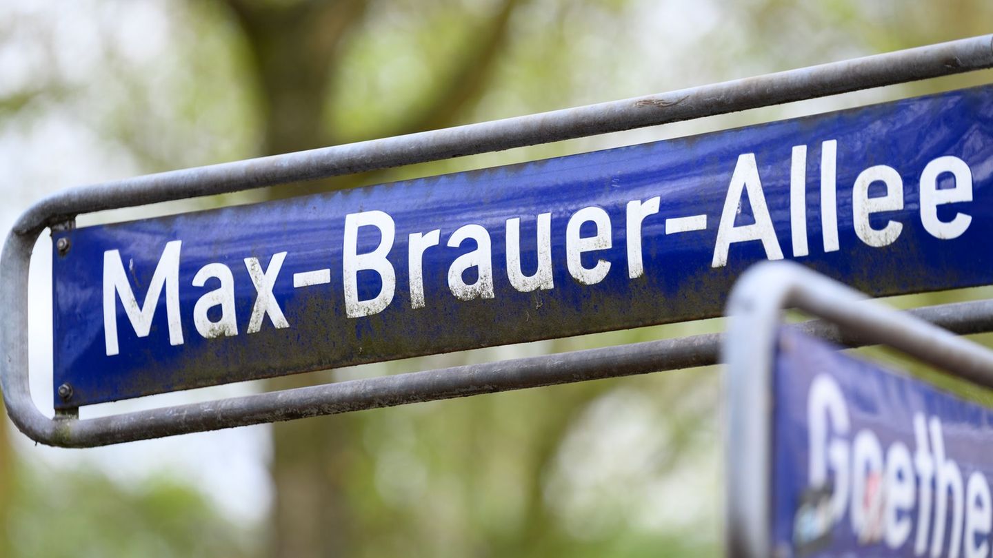 Ein Fußgänger wurde schwer verletzt, als ein Pkw ihn an einer Ampel erfasste. (Symbolbild) Foto: Jonas Walzberg/dpa