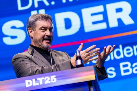 Merz müsse auch eine Koalition zusammenhalten, gibt CSU-Chef Markus Söder der Jungen Union im Rentenstreit zu Bedenken. Foto: Ph