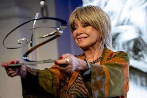Judy Winter, Schauspielerin, reagiert auf den Götz-George-Preis 2025. Foto: Fabian Sommer/dpa