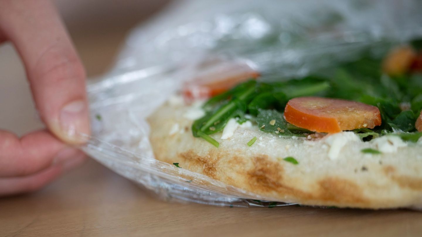 Wird Tiefkühlpizza künftig teuer? (Archivbild) Foto: Marijan Murat/dpa