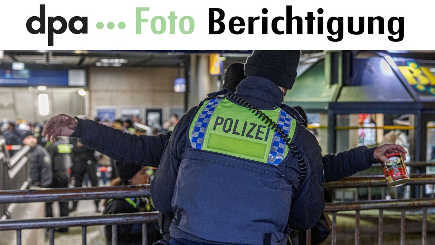 Das Mitführen von Waffen ist am Hamburger Hauptbahnhof verboten. Foto: Markus Scholz/dpa