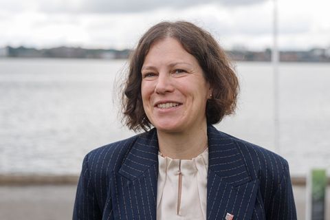 Landtagspräsidentin Christina Herbst mahnt am Volkstrauertag: "Wir erleben heute erneut, mitten in Europa, wie Kriege Menschen i