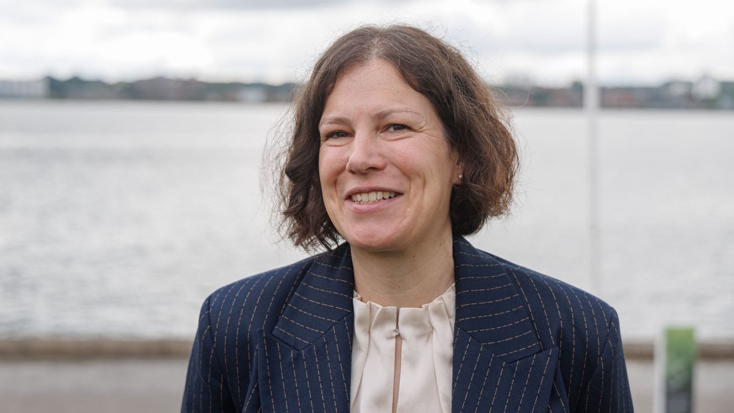 Landtagspräsidentin Christina Herbst mahnt am Volkstrauertag: "Wir erleben heute erneut, mitten in Europa, wie Kriege Menschen i