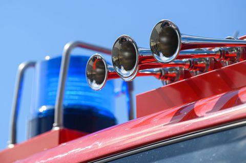Die Feuerwehr durchsuchte die Technikräume im Keller. (Symbolbild) Foto: Robert Michael/dpa-Zentralbild/dpa