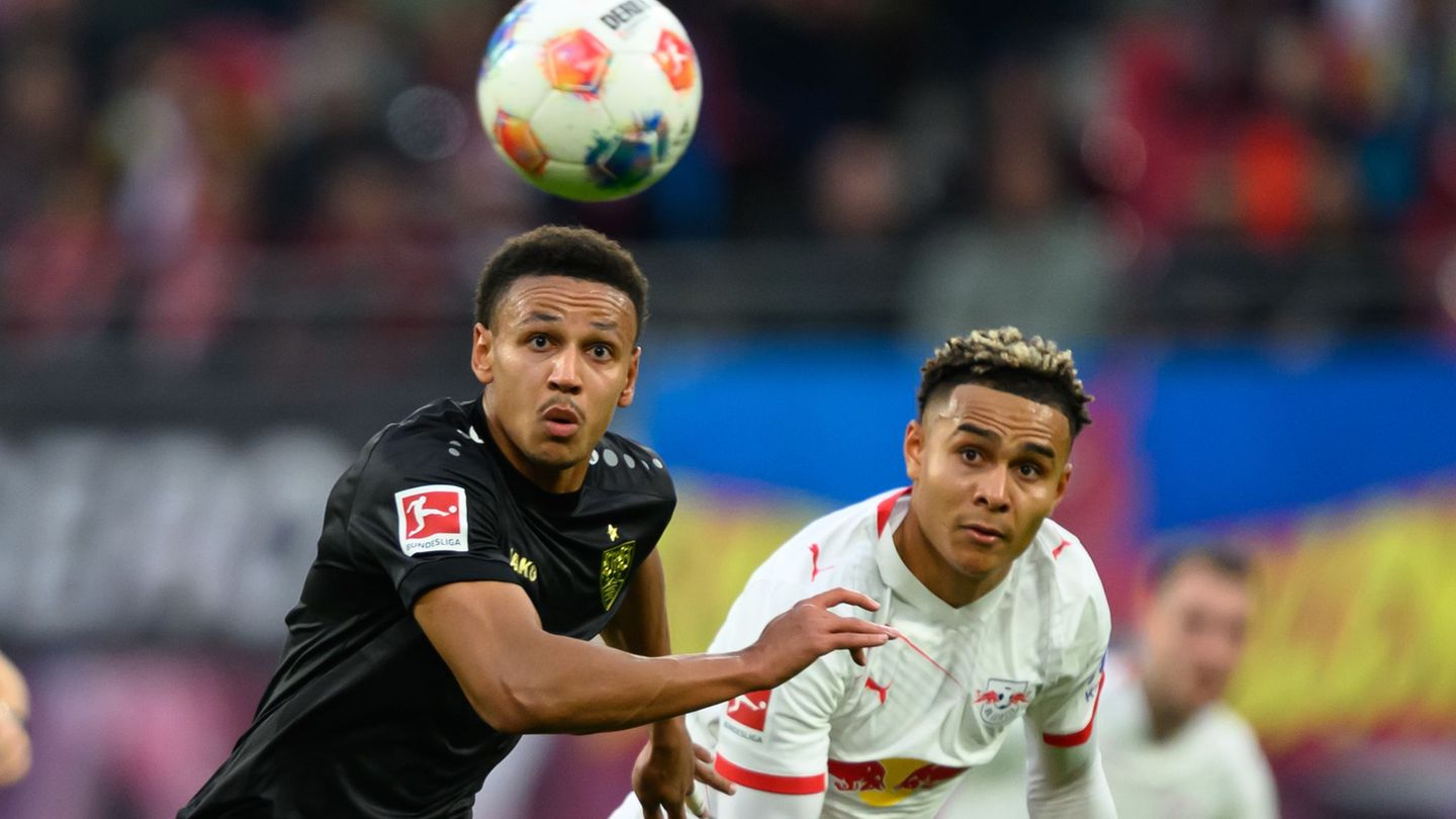Luca Jaquez (l) hat beim VfB an Bedeutung gewonnen - für die Schweizer Nationalmannschaft fällt er angeschlagen aus. Foto: Hendr