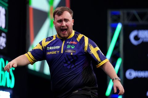 Führt die Darts-Weltrangliste erstmals an: Luke Littler. Foto: Martin Rickett/PA Wire/dpa