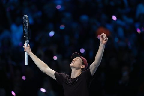 Feiert den erneuten Triumph bei den ATP Finals: Jannik Sinner Foto: Antonio Calanni/AP/dpa