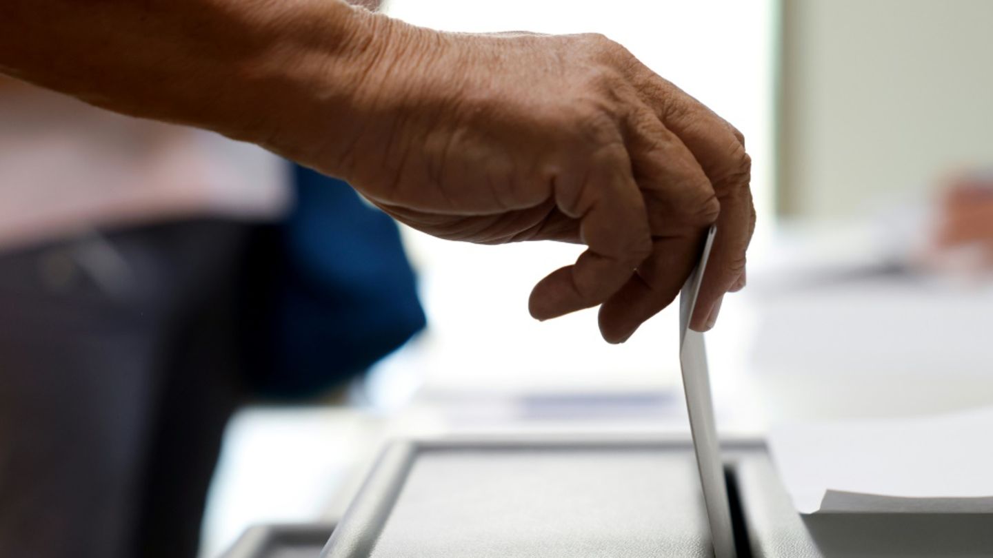 Stimmabgabe an Wahlurne