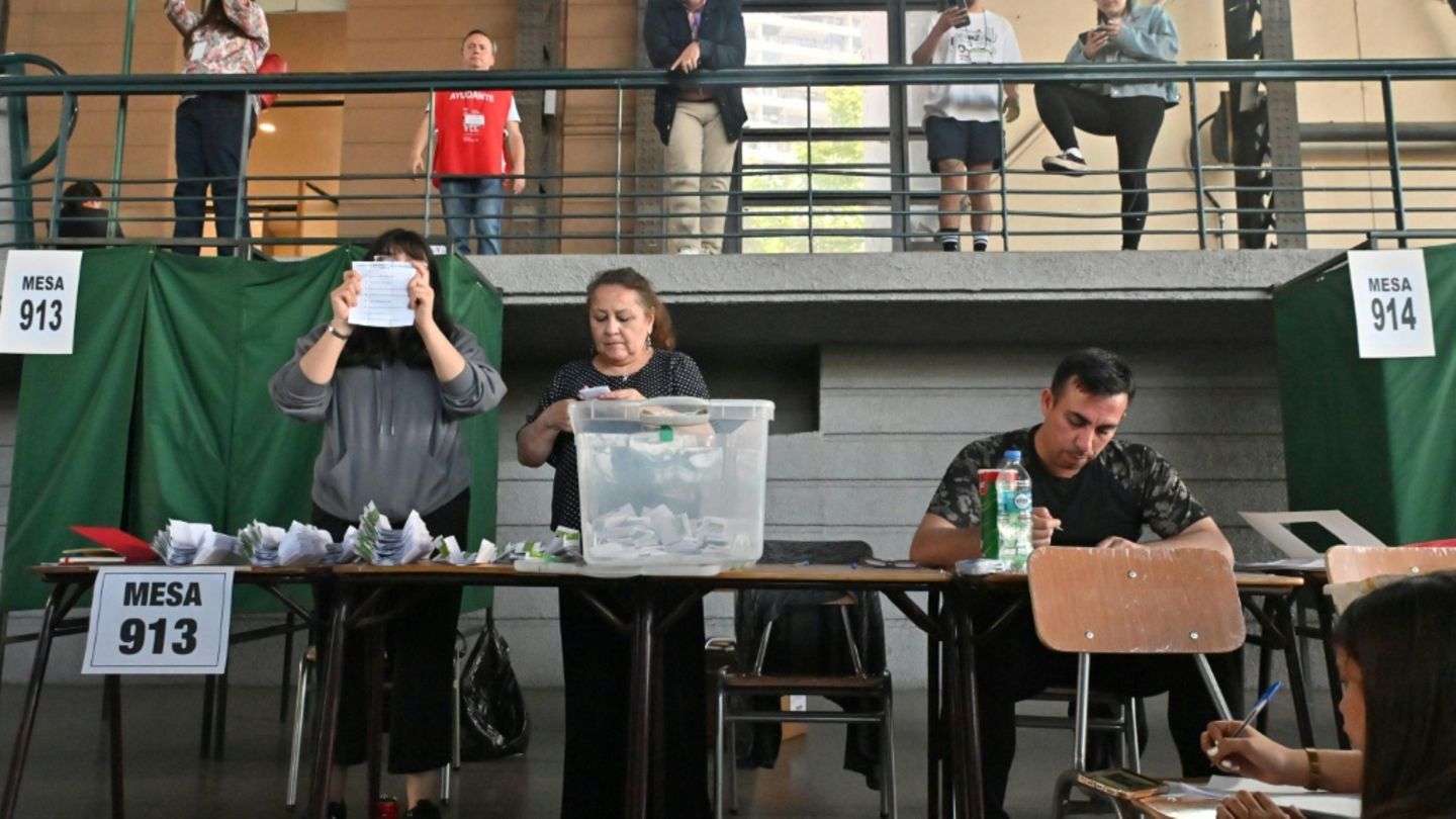 Chile: Linkskandidatin Jara und Ultrarechter Kast dürften in Stichwahl einziehen