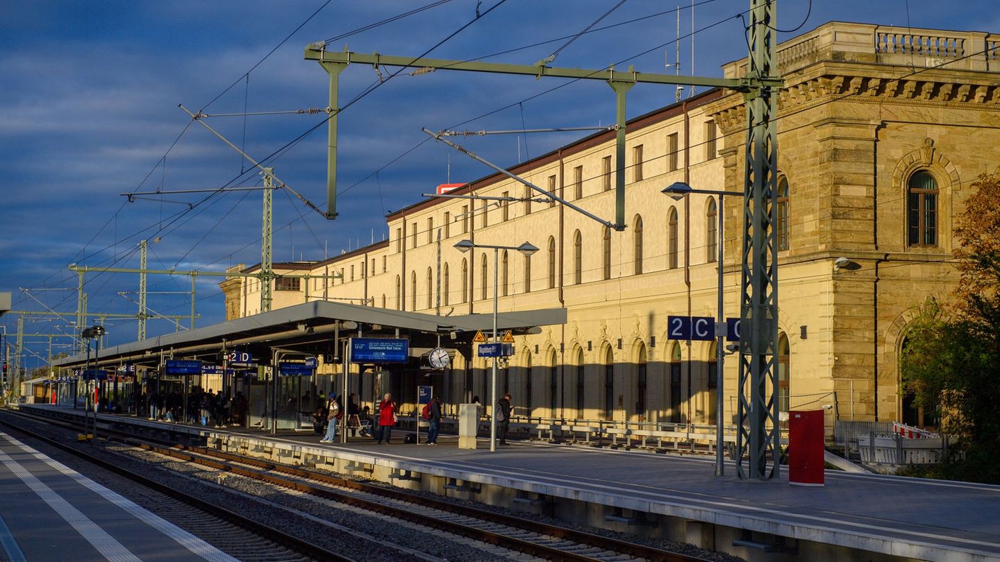 Bahnverkehr: RE1 fährt wieder – Pendler brauchen aber starke Nerven