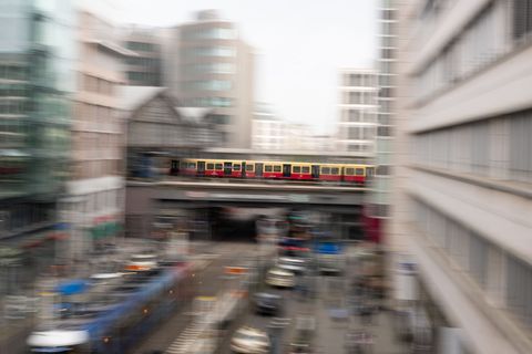 Über die Friedrichstraße ist schon viel diskutiert und gestritten worden. (Archivbild) Foto: Sebastian Gollnow/dpa
