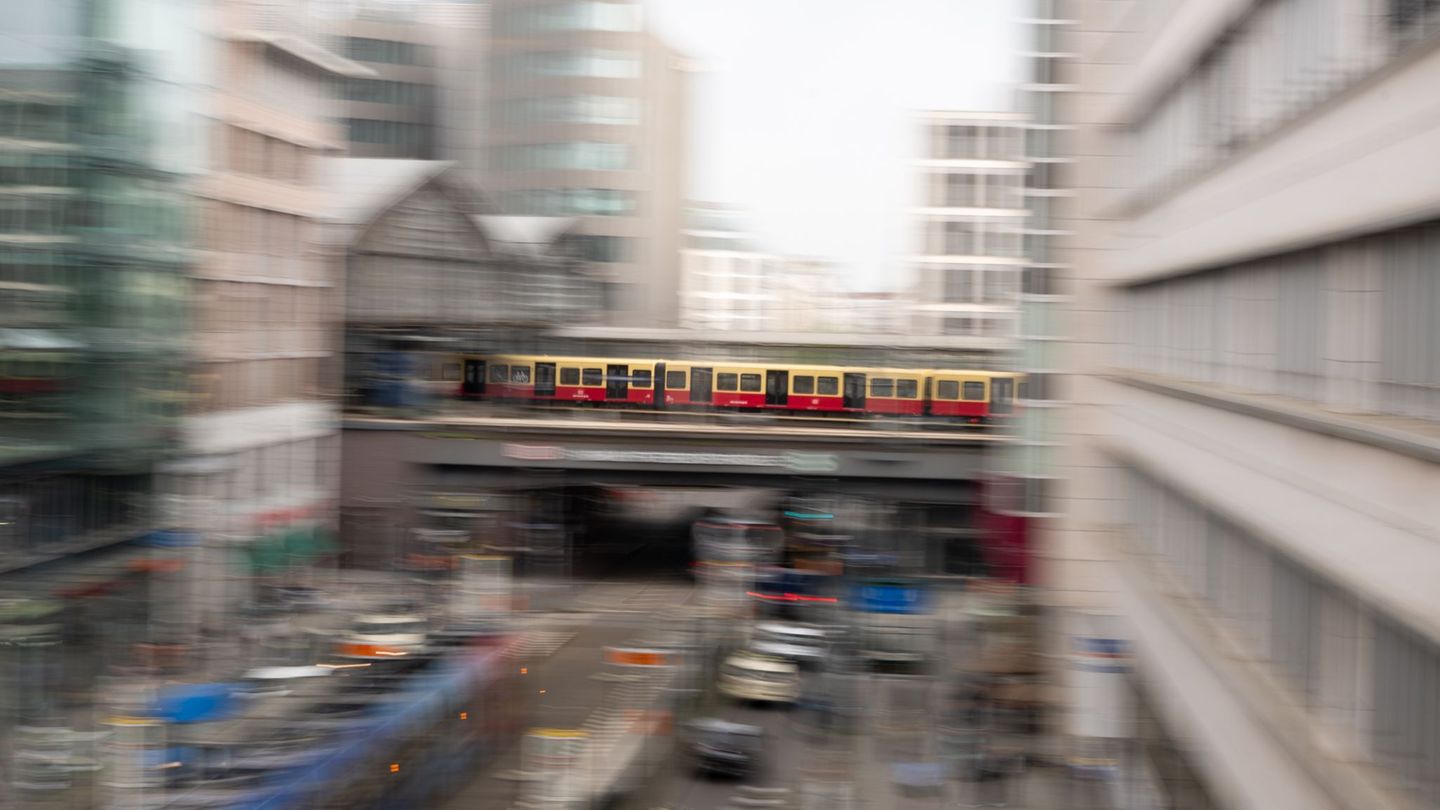 Über die Friedrichstraße ist schon viel diskutiert und gestritten worden. (Archivbild) Foto: Sebastian Gollnow/dpa