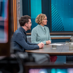 Ferdinand von Schirach (zweiter von rechts) hatte in der Talkshow von Caren Miosga einige radikale Idee