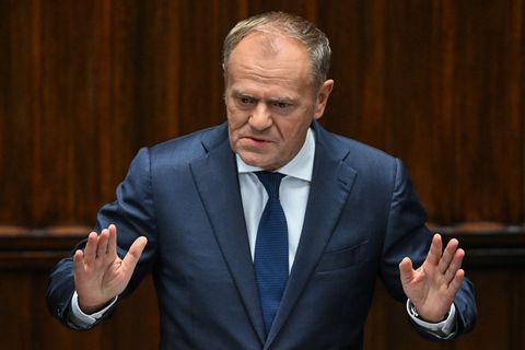 Polens Ministerpräsident Donald Tusk gab bekannt, dass eine Bahnstrecke durch Sabotage beschädigt wurde. (Archivbild) Foto: Rade