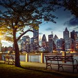 Blick auf die glitzernde Skyline von Manhattan