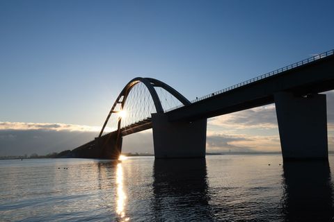 Die Kosten für die Hinterlandanbindung des Ostseetunnels steigen. (Symbolbild) Foto: Christian Charisius/dpa