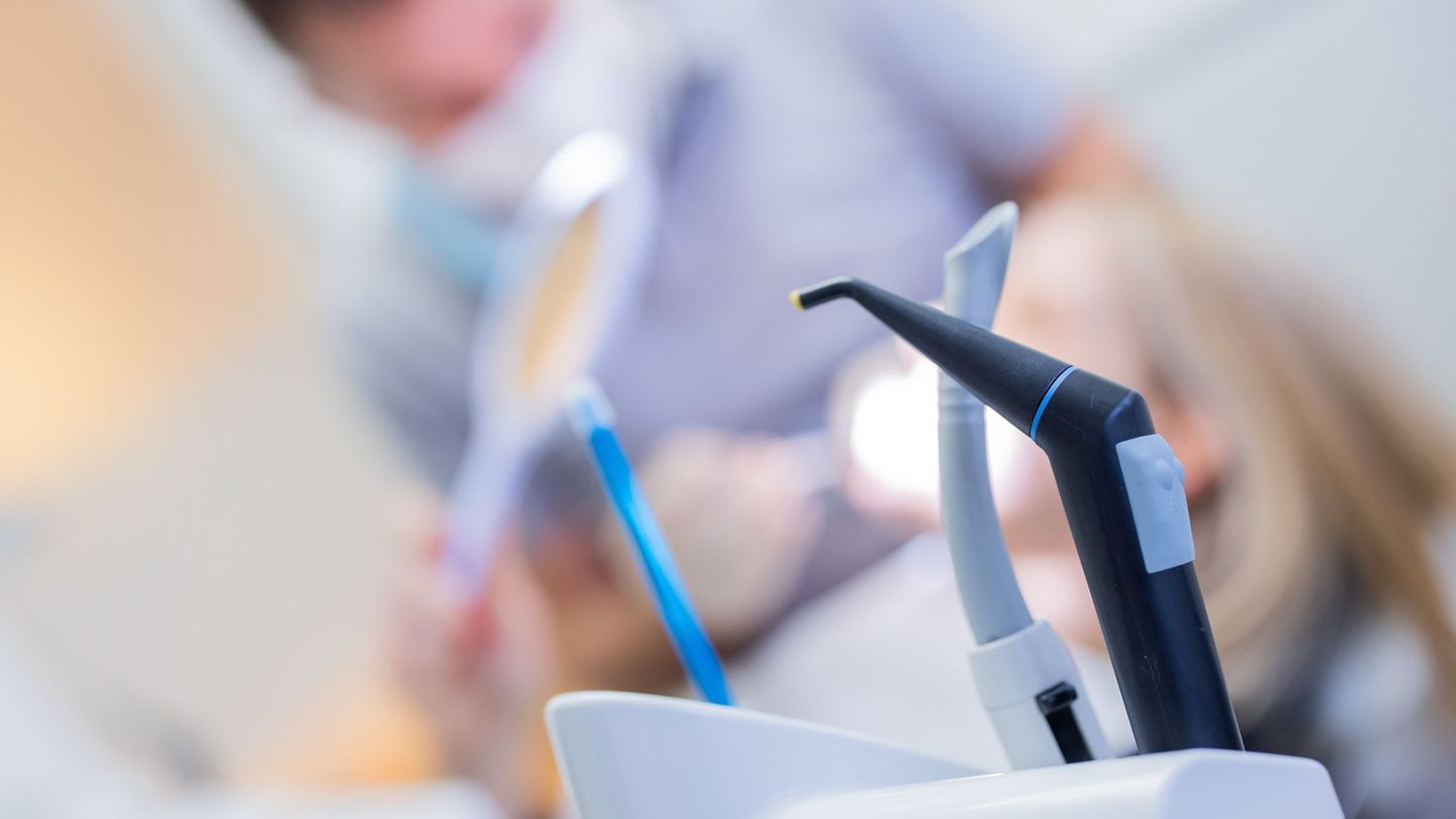 Der Zahnarzt forderte für die Reparatur des Behandlungsstuhls rund 1.700 Euro von seinem Patienten. (Symbolbild) Foto: Rolf Venn