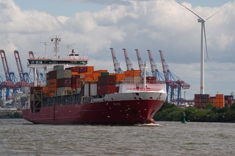 Der Hamburger Hafen hat bis September 6,3 Millionen Standardcontainer umgeschlagen. (Archivbild) Foto: Marcus Brandt/dpa