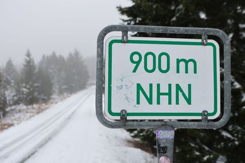 Ab einer Höhe von 400 bis 600 Meter kann es schneien. Foto: Matthias Bein/dpa