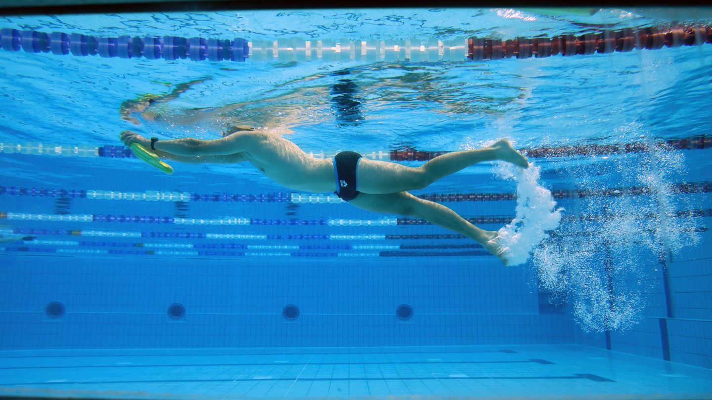 Vertreter aus Sport, Wirtschaft und Sozialverbänden stellen sich hinter die Forderung nach mehr Geld für Thüringens Bäder. (Symb