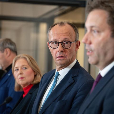 Kommt das Rentenpaket? Kanzler Merz (m.), Arbeitsministerin Bas (l.), Finanzminister Klingbeil (r.) schauen ratlos