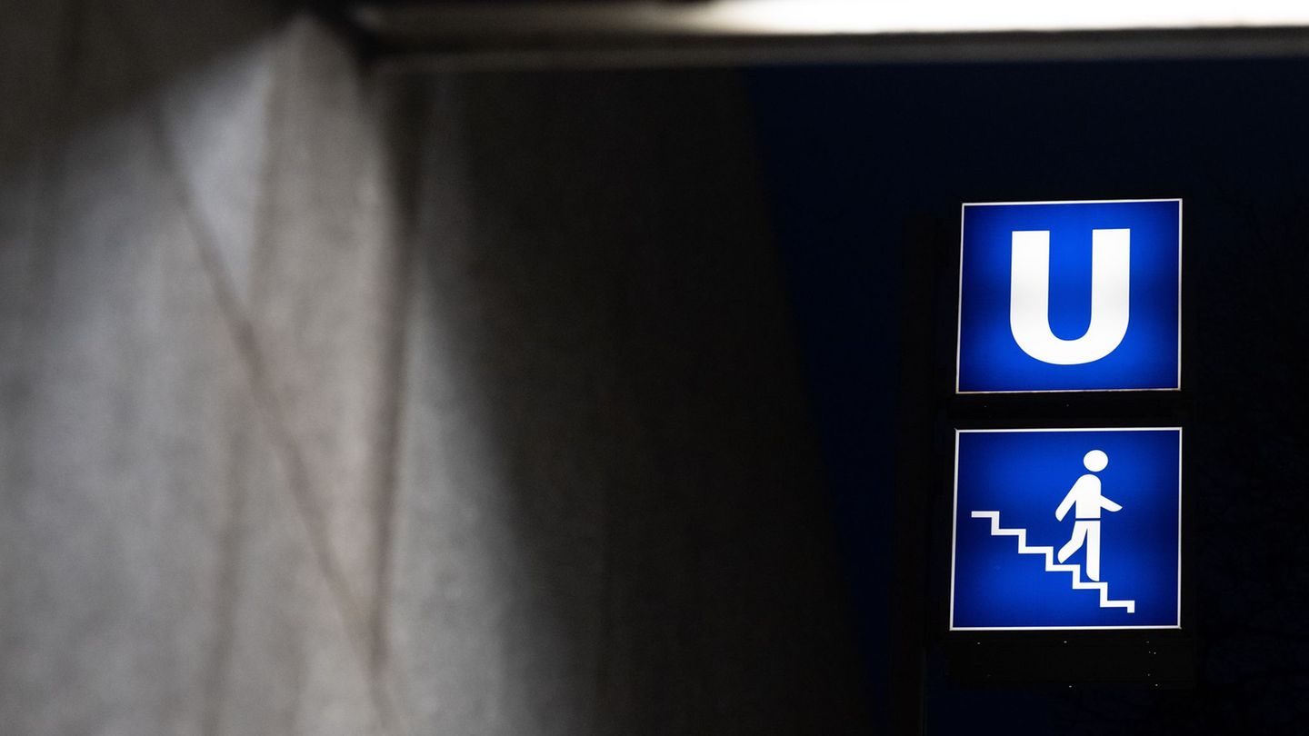 Die Rettungskräfte eilten zu dem Münchner U-Bahnhof. (Symbolbild) Foto: Sven Hoppe/dpa