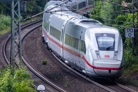 Auf der ICE-Strecke zwischen Nürnberg und Ingolstadt gab es Beeinträchtigungen. (Symbolbild) Foto: Jens Büttner/dpa