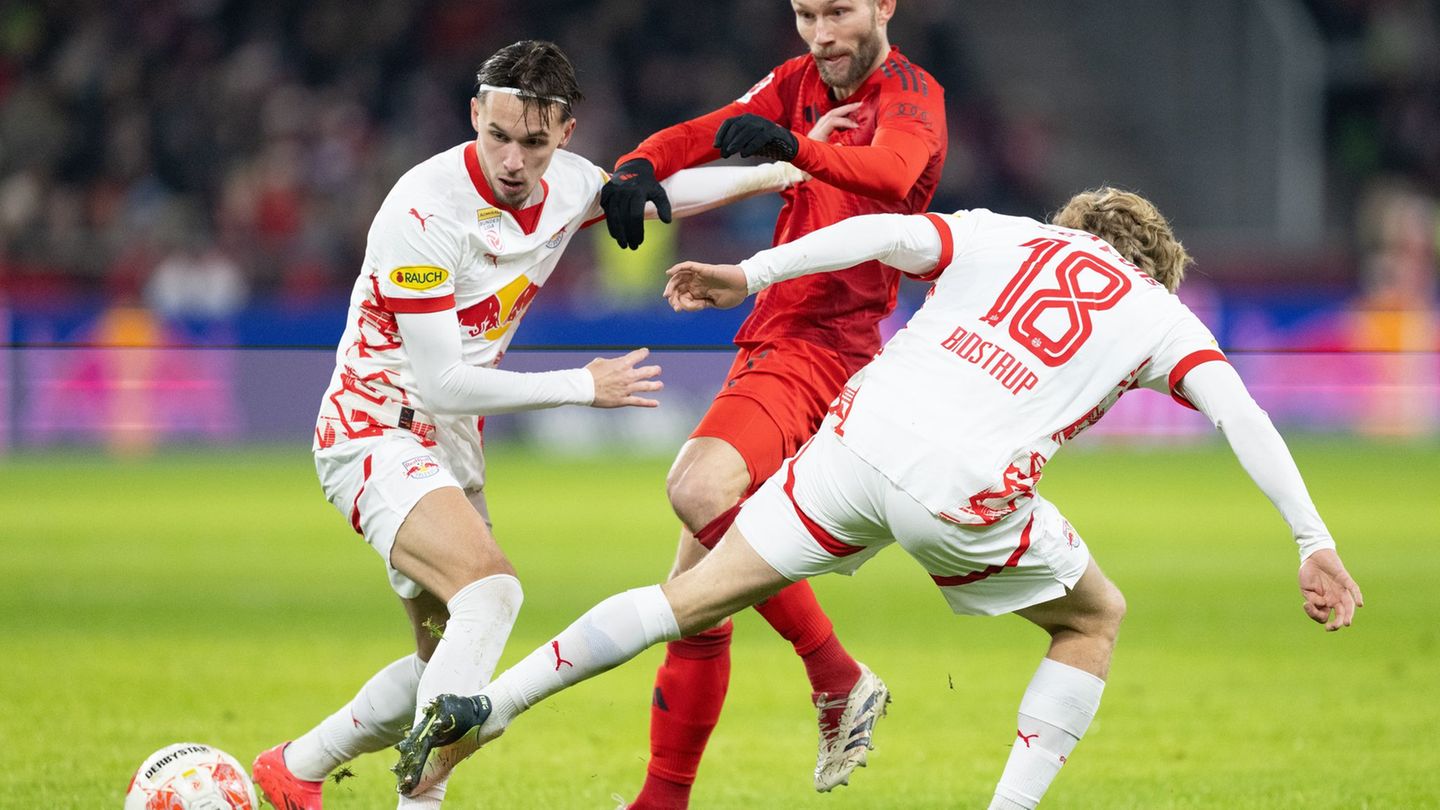 Der FC Bayern um Konrad Laimer (M) spielt am 6. Januar in Salzburg. (Archivbild) Foto: Sven Hoppe/dpa