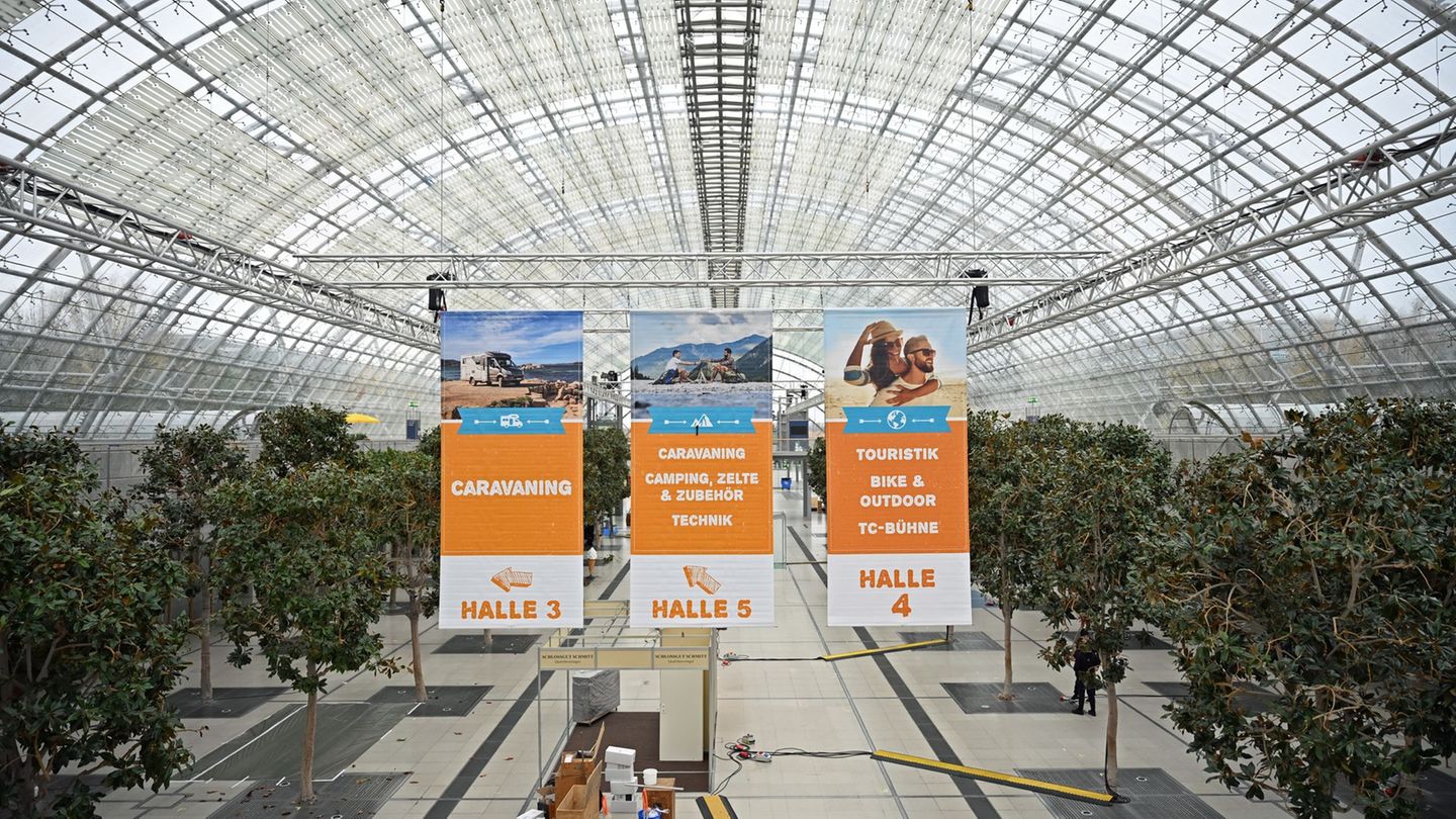 Rund 470 Aussteller präsentieren sich auf der Freizeitmesse Touristik & Caravaning in Leipzig Foto: Jennifer Brückner/dpa