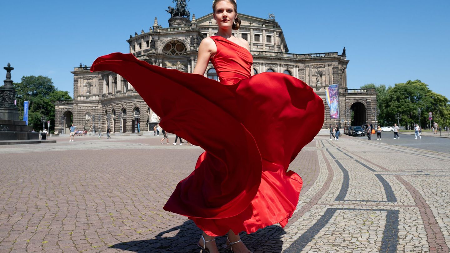 Der Semperopernball steht unter dem Motto "Film ab!". (Archivbild) Foto: Sebastian Kahnert/dpa