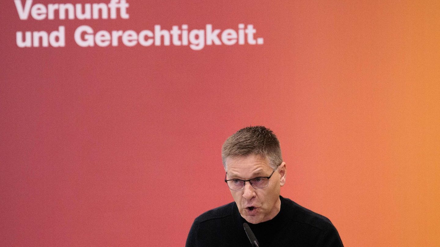 Der frühere Fußballmanager Oliver Ruhnert kandidiert als Generalsekretär des BSW. (Archivbild) Foto: Carsten Koall/dpa