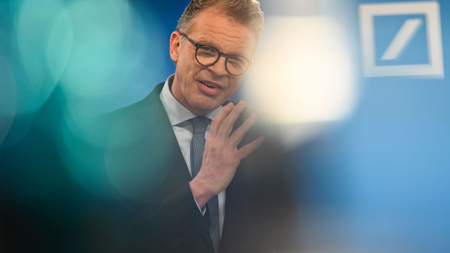 Deutsche-Bank-Chef Christian Sewing hatte die Führung des größten deutschen Geldhauses im Jahr 2018 in einer langen und tiefen K