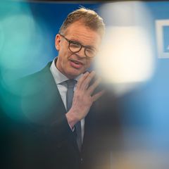 Deutsche-Bank-Chef Christian Sewing hatte die Führung des größten deutschen Geldhauses im Jahr 2018 in einer langen und tiefen K