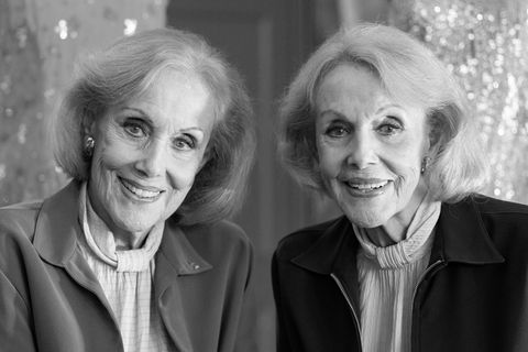 Alice (l.) und Ellen Kessler erlangten als Sängerinnen und Tänzerinnen international Berühmtheit. (Archivbild) Foto: Lennart Pre