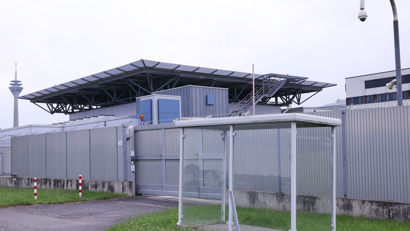 Wegen Mitgliedschaft in der Terrormiliz IS muss ein 32-jähriger Iraker ins Gefängnis, hat das OLG Düsseldorf entschieden. (Symbo