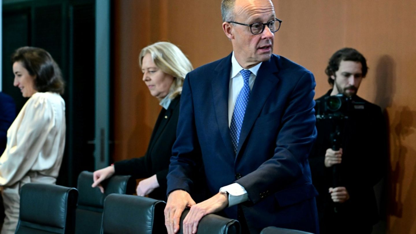 Kanzler Merz bei Kabinettssitzung