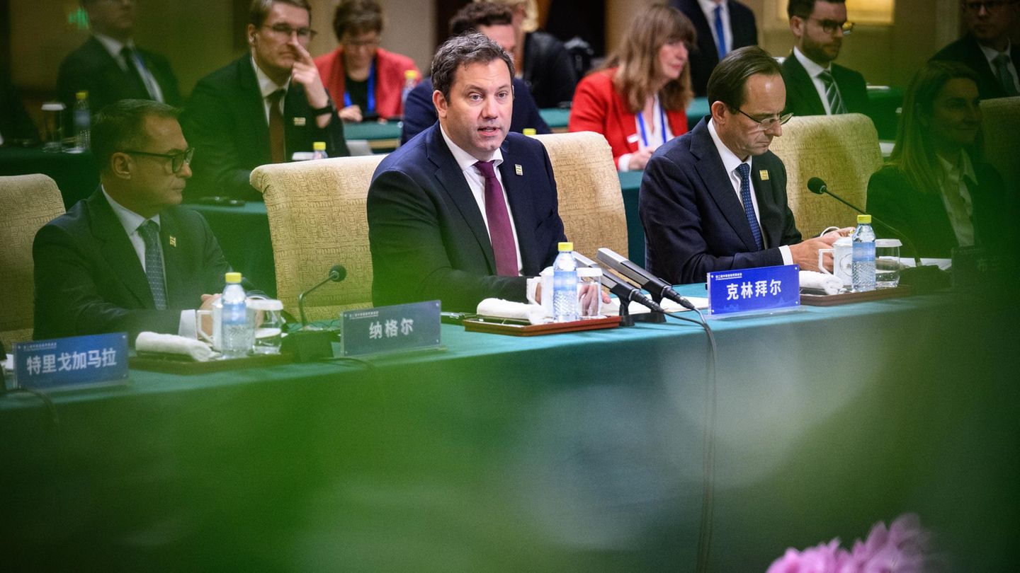 Vizekanzler Lars Klingbeil ist derzeit auf heikler Reise in China – hier beim deutsch-chinesischen Financial Roundtable