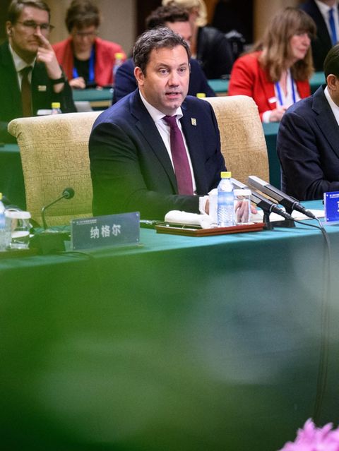 Vizekanzler Lars Klingbeil ist derzeit auf heikler Reise in China – hier beim deutsch-chinesischen Financial Roundtable