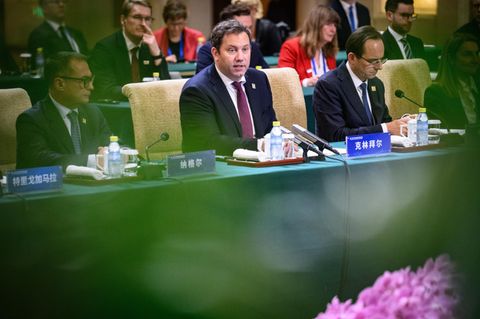 Vizekanzler Lars Klingbeil ist derzeit auf heikler Reise in China – hier beim deutsch-chinesischen Financial Roundtable