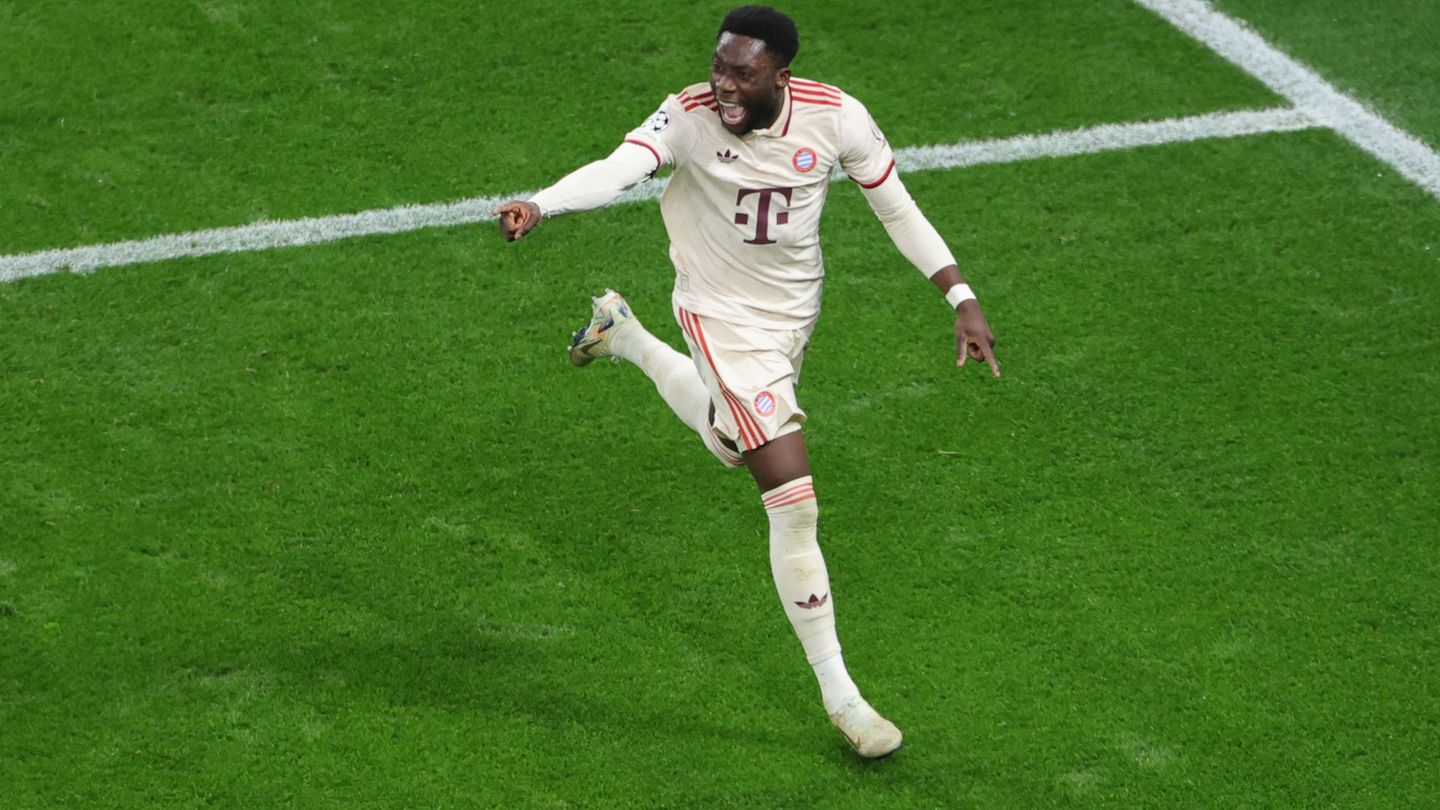 Fußball-Bundesliga: Bayern-Profi Davies wieder im Teamtraining