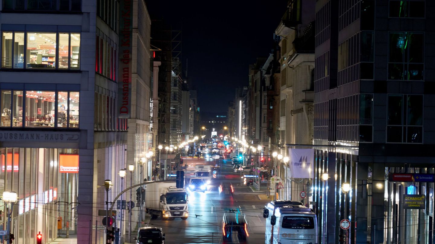 Die Friedrichstraße in Berlin soll nach dem Willen des Senats attraktiver werden. Foto: Annette Riedl/dpa