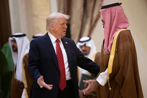Trump (l.) und bin Salman im Mai in Riad