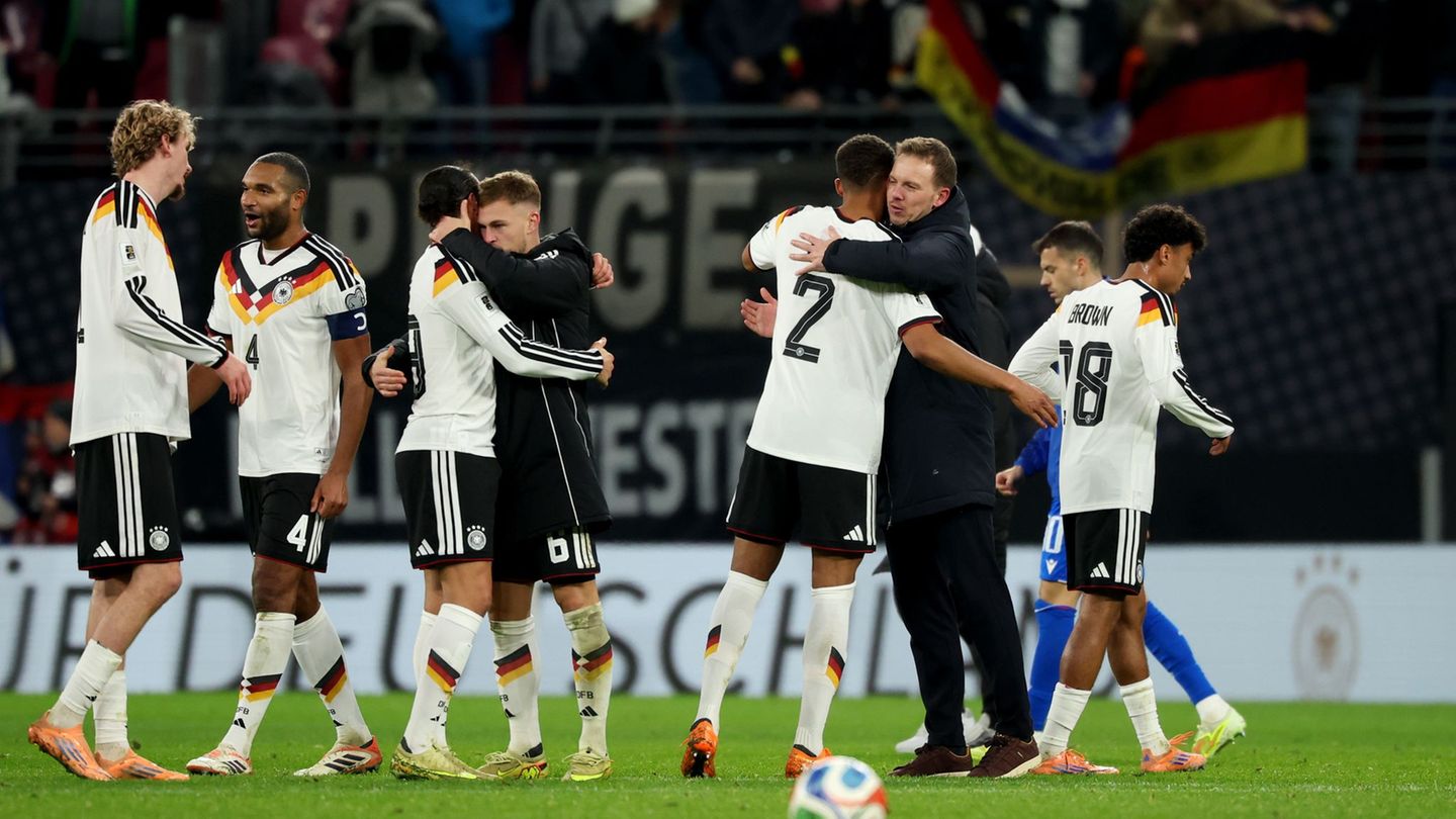 Alle erleichtert: Deutschland feiert das WM-Ticket. Foto: Christian Charisius/dpa