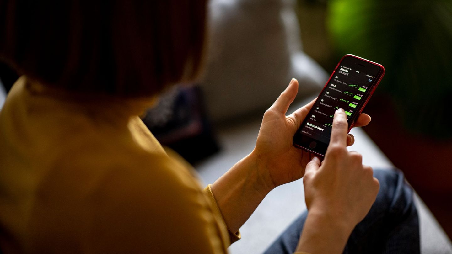 Auch die finanziellen Entscheidungen junger Menschen werden durch soziale Medien stärker beeinflusst als bei älteren Generatione