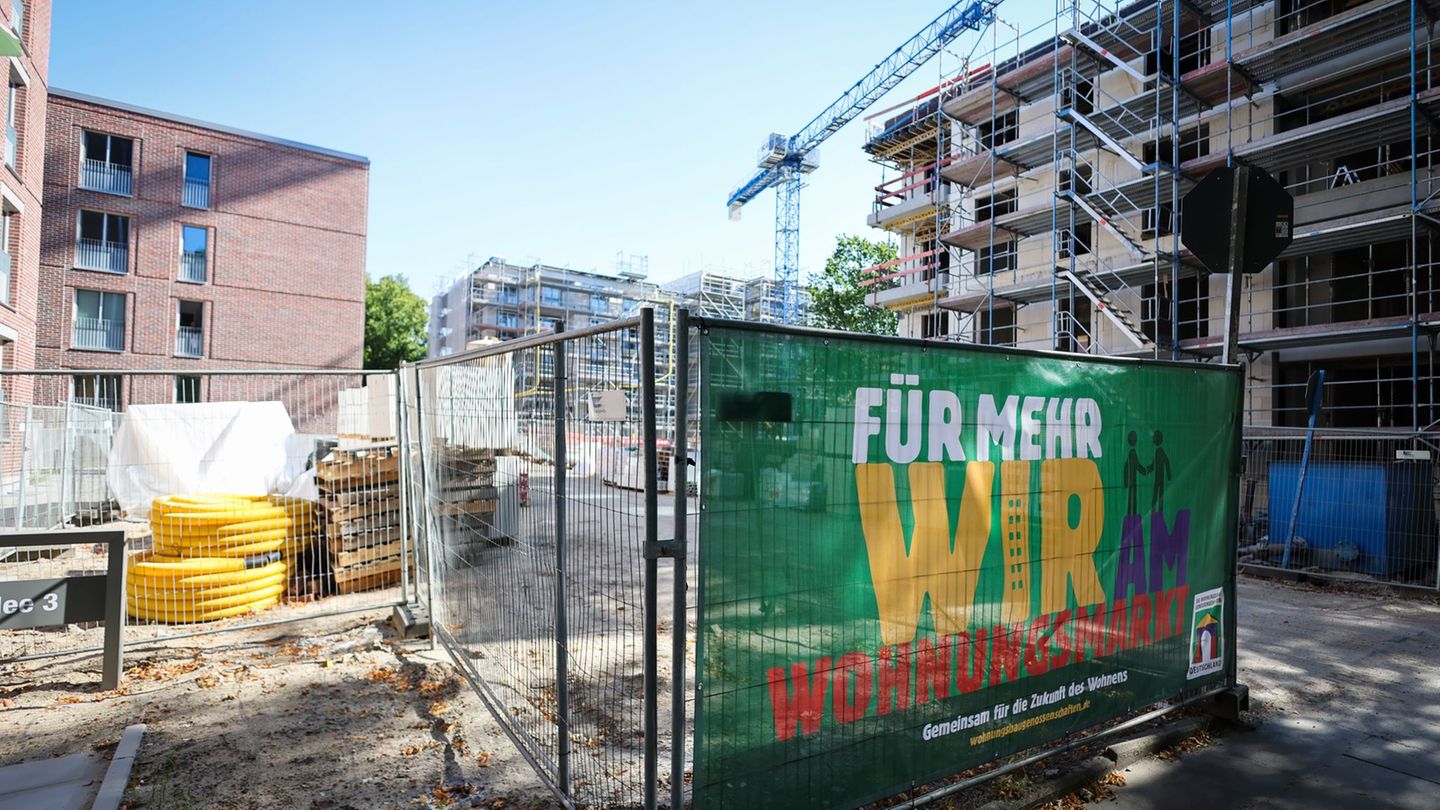 Wird der Neubau zur Ausnahme? Genossenschaften ziehen den Angaben nach Sanierungen vor. (Archivbild) Foto: Christian Charisius/d